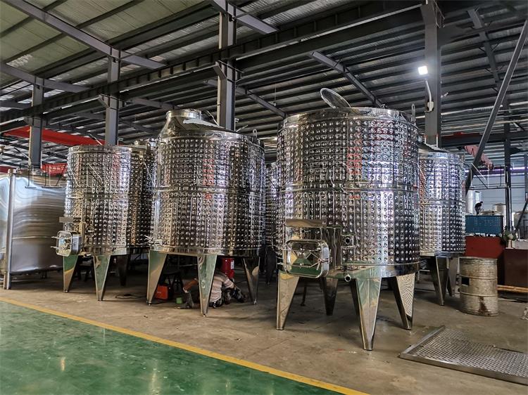 <b>Fermentation Tank used for brewing wine</b>
